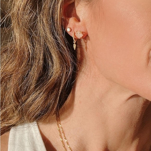 Huggies Pave Huggies Gold High Quality Pave Spike Huggies Dainty Earrings CUTE!! - Picture 8 of 8